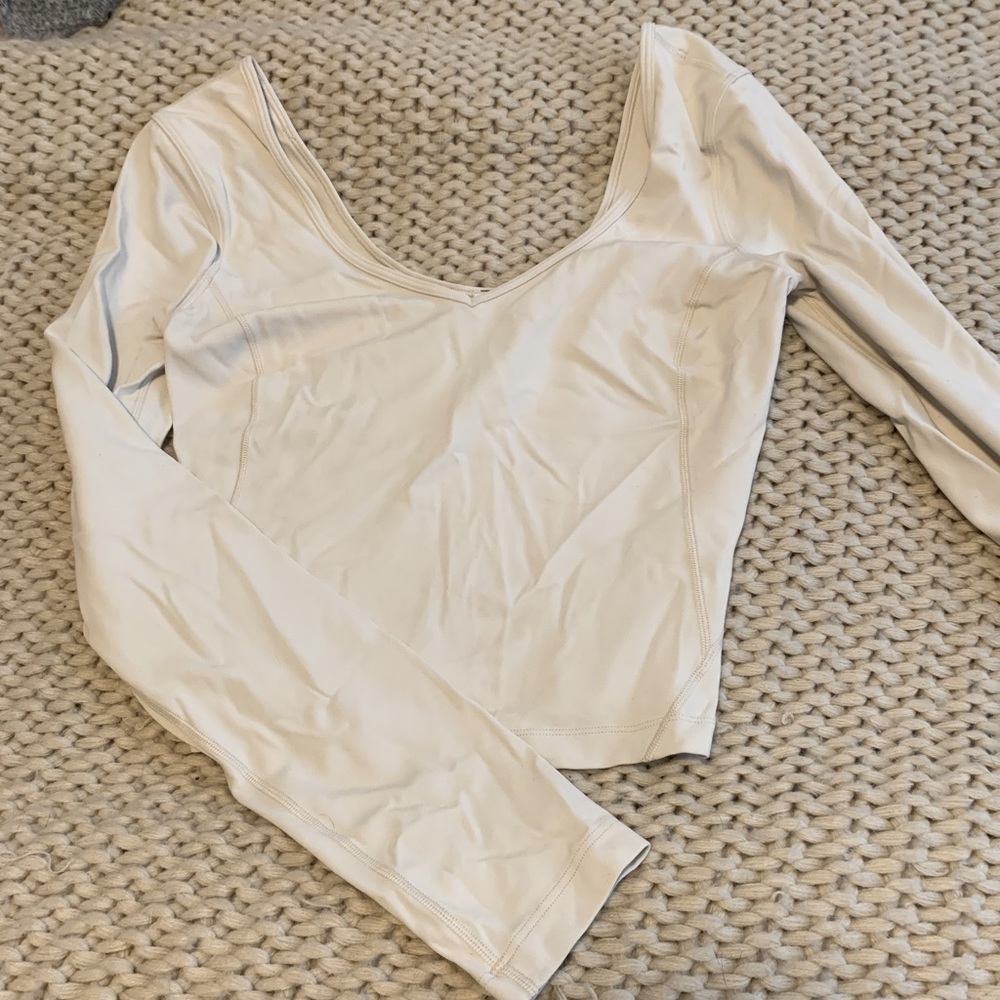 Lululemon long sleeve, cropped top!